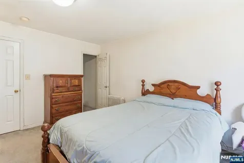 94 19th Avenue Newark NJ 07103