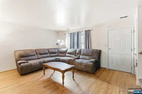 94 19th Avenue Newark NJ 07103