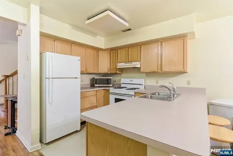 94 19th Avenue Newark NJ 07103