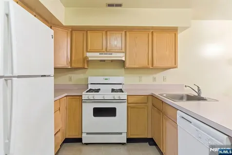 94 19th Avenue Newark NJ 07103