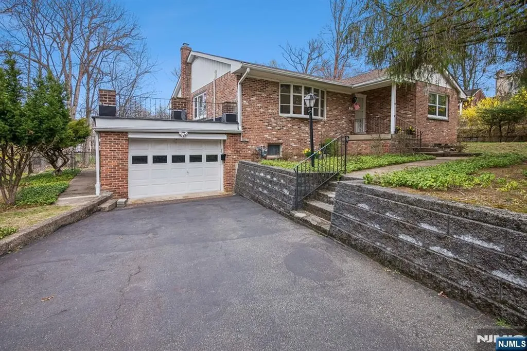 54 Briarhill Road Cedar Grove NJ 07009