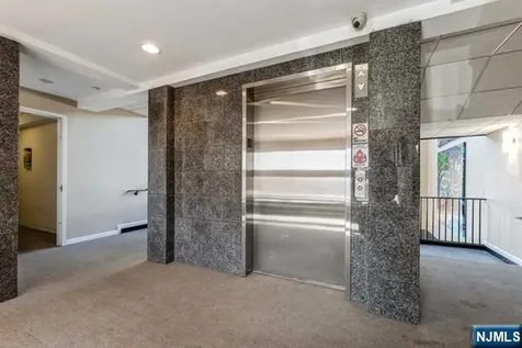 17 Meadow Road Rutherford NJ 07070