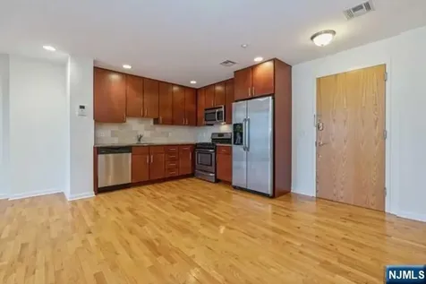 17 Meadow Road Rutherford NJ 07070