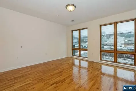 17 Meadow Road Rutherford NJ 07070