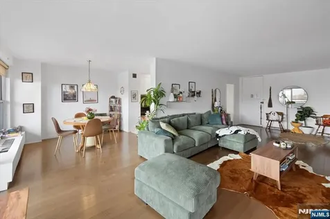 2077 Center Avenue Fort Lee NJ 07024