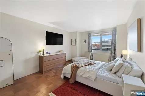 2077 Center Avenue Fort Lee NJ 07024