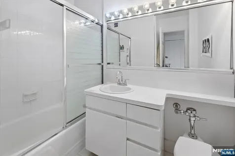 2077 Center Avenue Fort Lee NJ 07024
