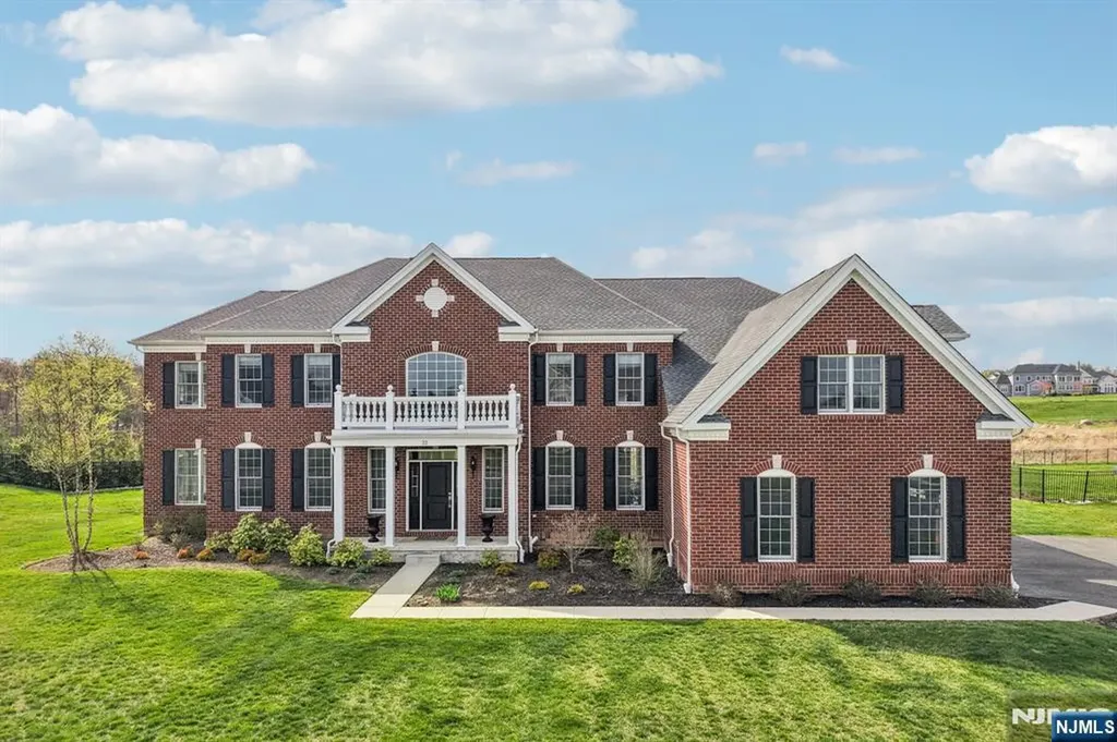 22 Woodmere Road Upper Saddle River NJ 07458