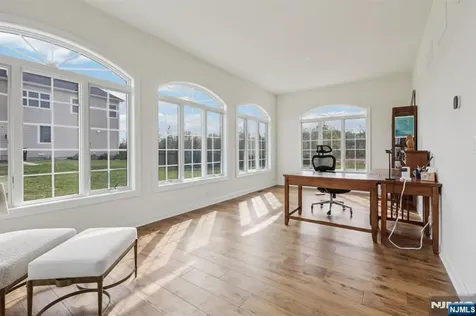 22 Woodmere Road Upper Saddle River NJ 07458