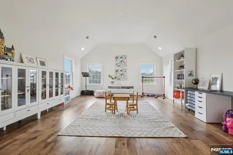 22 Woodmere Road Upper Saddle River NJ 07458