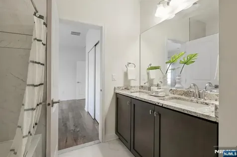 22 Woodmere Road Upper Saddle River NJ 07458