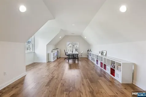 22 Woodmere Road Upper Saddle River NJ 07458