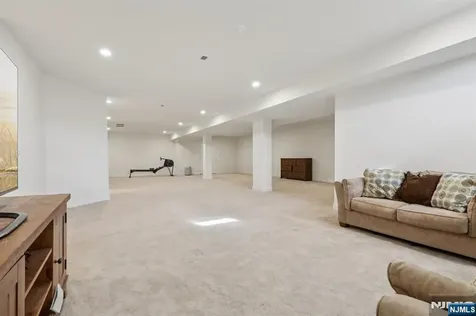 22 Woodmere Road Upper Saddle River NJ 07458