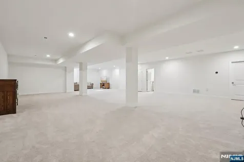 22 Woodmere Road Upper Saddle River NJ 07458