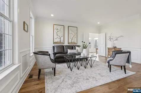 22 Woodmere Road Upper Saddle River NJ 07458
