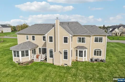 22 Woodmere Road Upper Saddle River NJ 07458