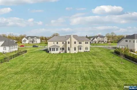 22 Woodmere Road Upper Saddle River NJ 07458