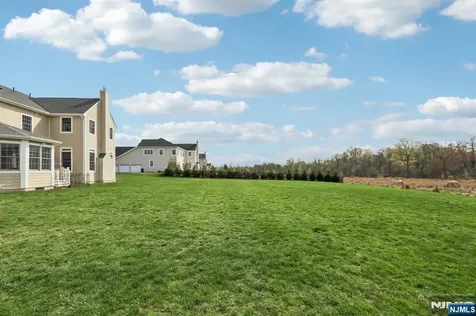 22 Woodmere Road Upper Saddle River NJ 07458