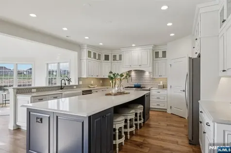 22 Woodmere Road Upper Saddle River NJ 07458
