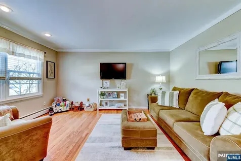8 Loretta Lane Jefferson Township NJ 07438