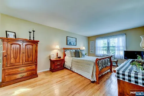 8 Loretta Lane Jefferson Township NJ 07438