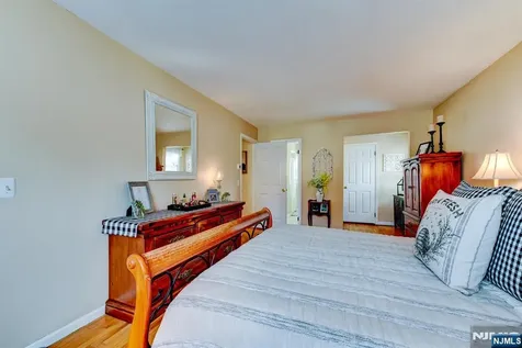 8 Loretta Lane Jefferson Township NJ 07438