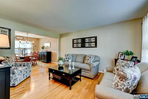 8 Loretta Lane Jefferson Township NJ 07438