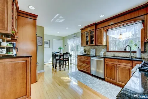 8 Loretta Lane Jefferson Township NJ 07438