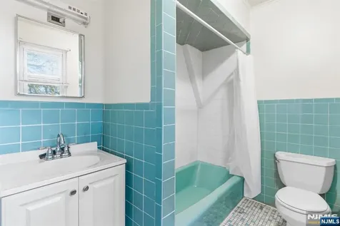 375 Westervelt Place Lodi NJ 07644