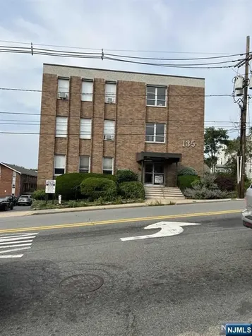 135 Fort Lee Road Leonia NJ 07605