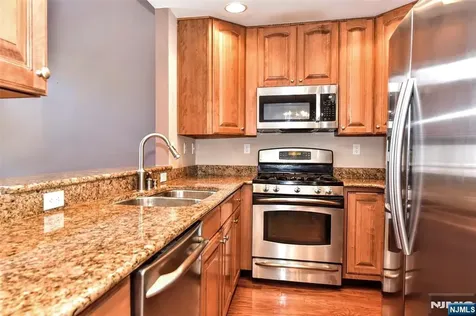 12 Debruyle Court Hawthorne NJ 07506