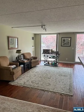 1055 River Road Edgewater NJ 07020