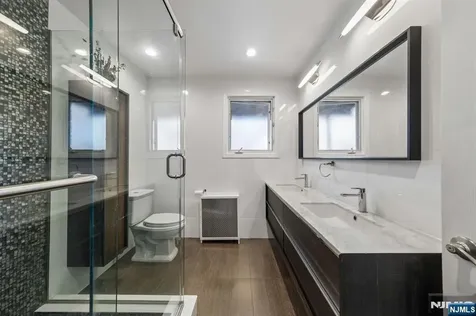 453 Fort Lee Road Leonia NJ 07605