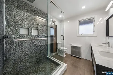 453 Fort Lee Road Leonia NJ 07605