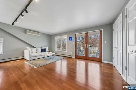 453 Fort Lee Road Leonia NJ 07605