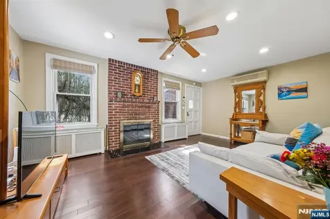 453 Fort Lee Road Leonia NJ 07605