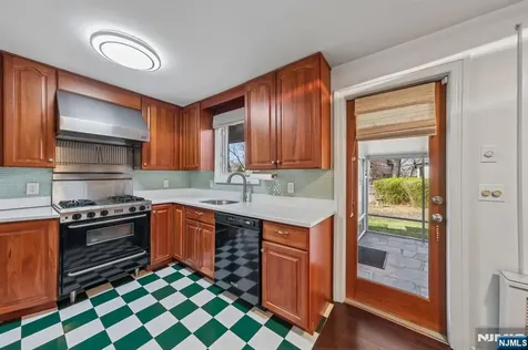 453 Fort Lee Road Leonia NJ 07605