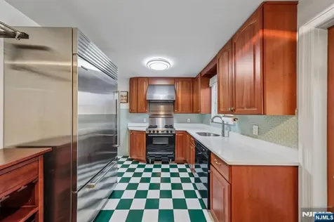 453 Fort Lee Road Leonia NJ 07605