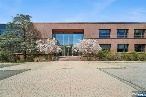1000 Sylvan Avenue Englewood Cliffs NJ 07632