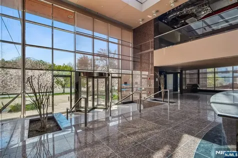 1000 Sylvan Avenue Englewood Cliffs NJ 07632