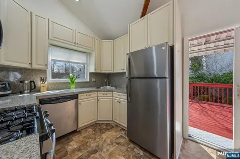 576 Thurnau Drive River Vale NJ 07675