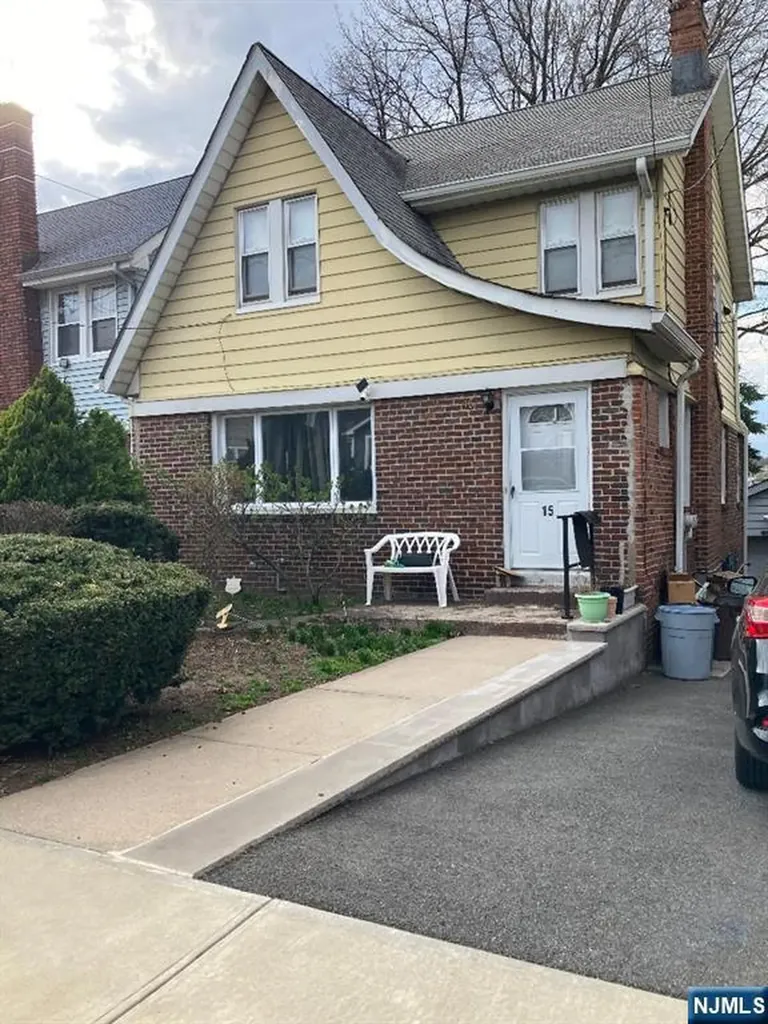 15 Roosevelt Street North Arlington NJ 07031