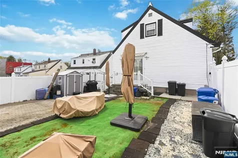 569 Linden Avenue Teaneck NJ 07666