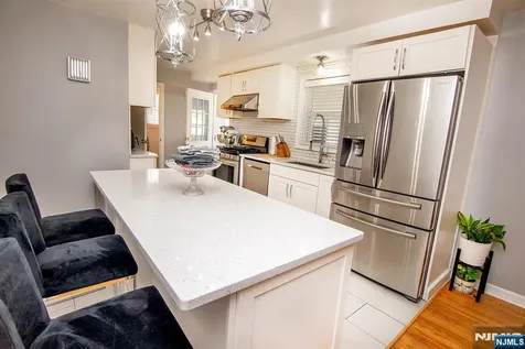 75 17th Avenue Elmwood Park NJ 07407