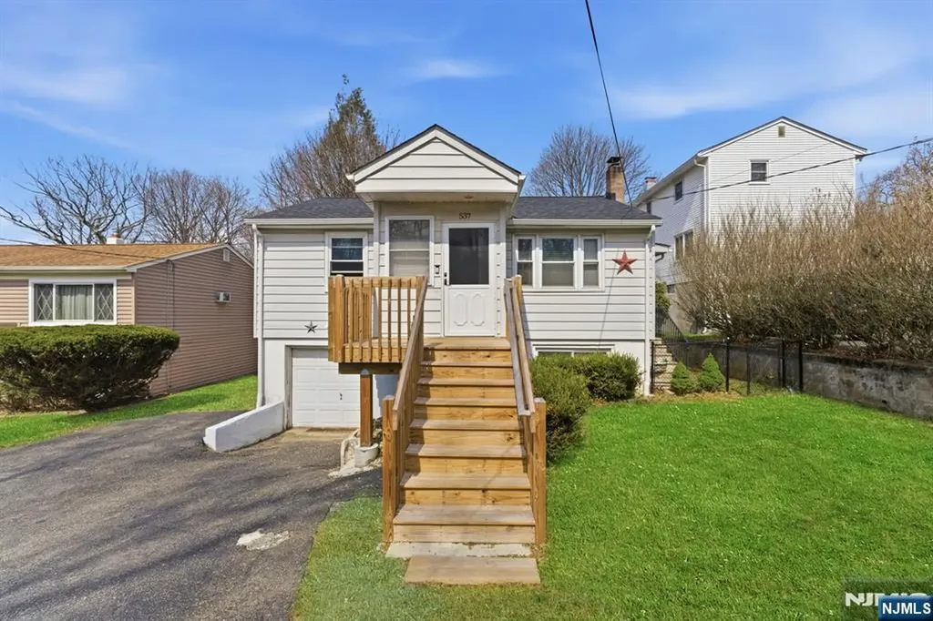 537 Rogers Drive Roxbury Township NJ 07850