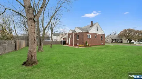 32 7th Avenue Manville NJ 08835