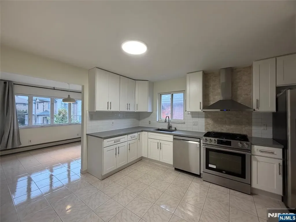 1622 John Street Fort Lee NJ 07024