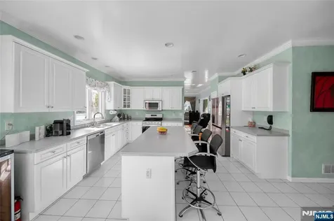 6 Breanne Court East Hanover Twp NJ 07936