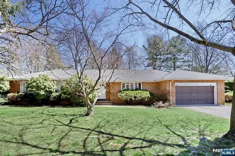 7 Tufts Court Paramus NJ 07652