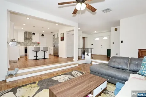 7 Tufts Court Paramus NJ 07652